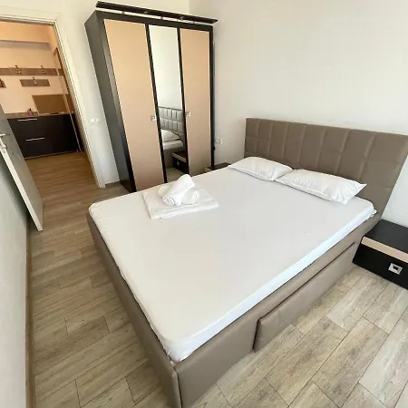 Mamaia Lake Apartment *