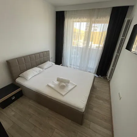 Mamaia Lake Apartment