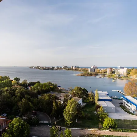 Mamaia Lake Apartment *